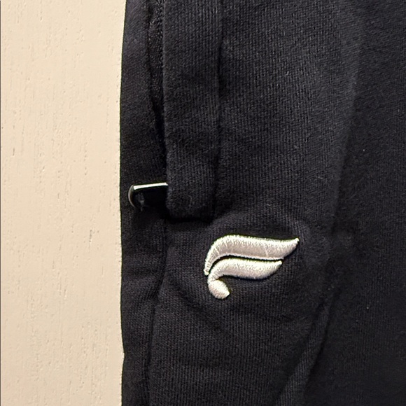 Men’s Fabletics Sweatpants - Picture 3 of 4